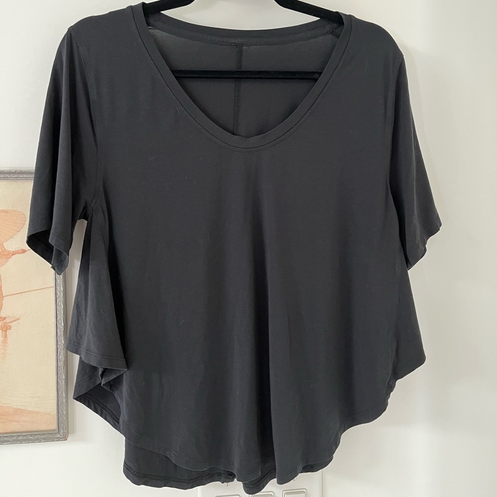 Black soft and flowy lululemon t-shirt